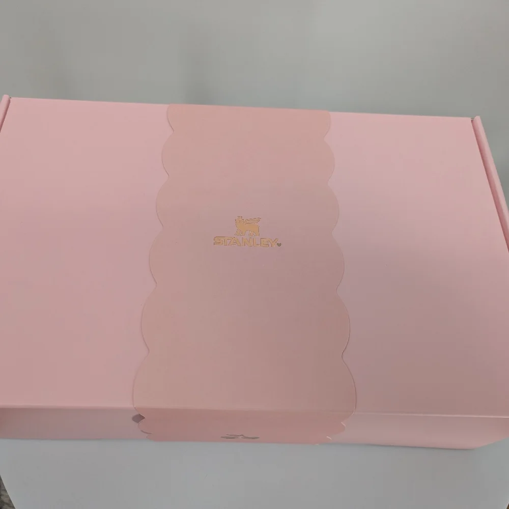 new STANLEY Protour Tumbler water bottle cup gift box 20oz pink velvet cake 2026